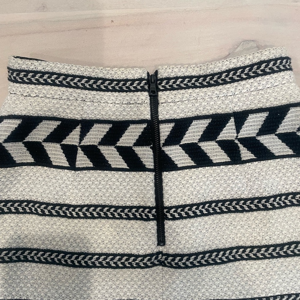 Alice + Olivia Black and White Striped Skirt - Picture 7 of 8